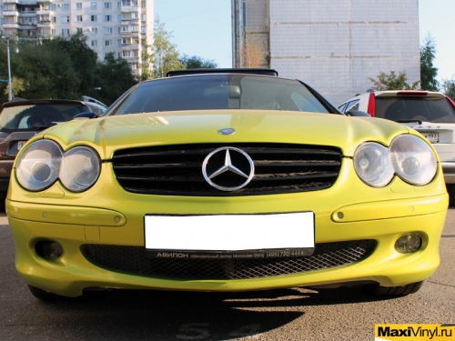 Полная оклейка автомобиля Mercedes-Benz SL 500 плёнкой Arlon Electric Lime